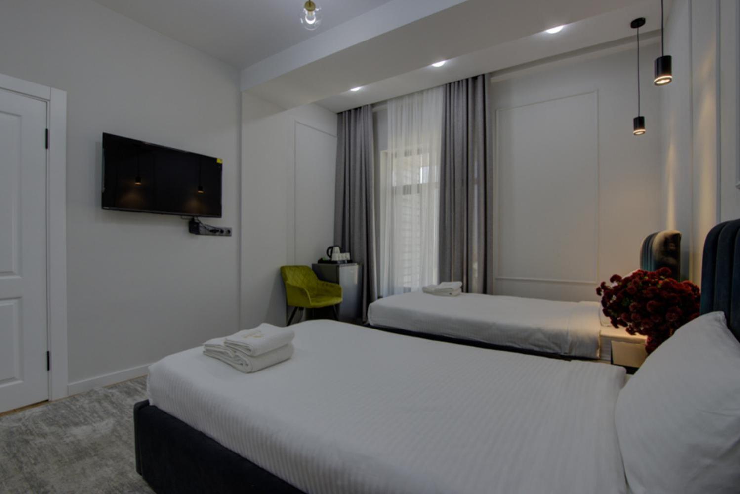 Aisha Hotel Бишкек Экстерьер фото