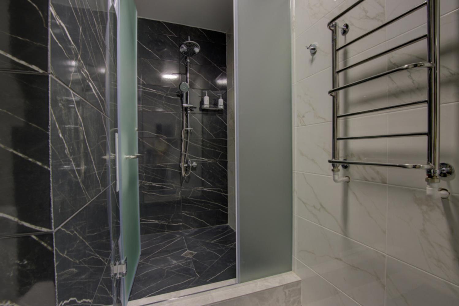 Aisha Hotel Бишкек Экстерьер фото