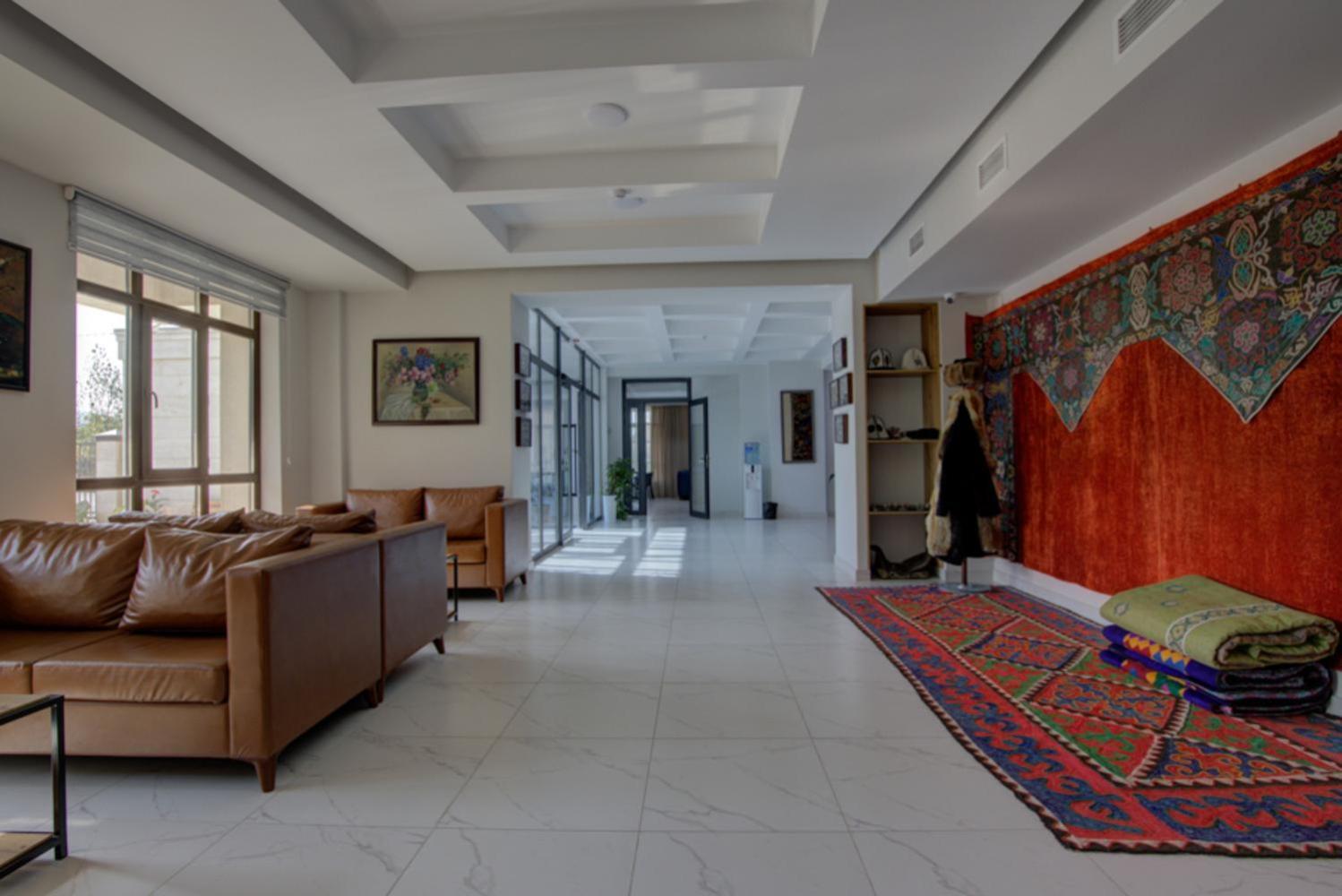 Aisha Hotel Бишкек Экстерьер фото