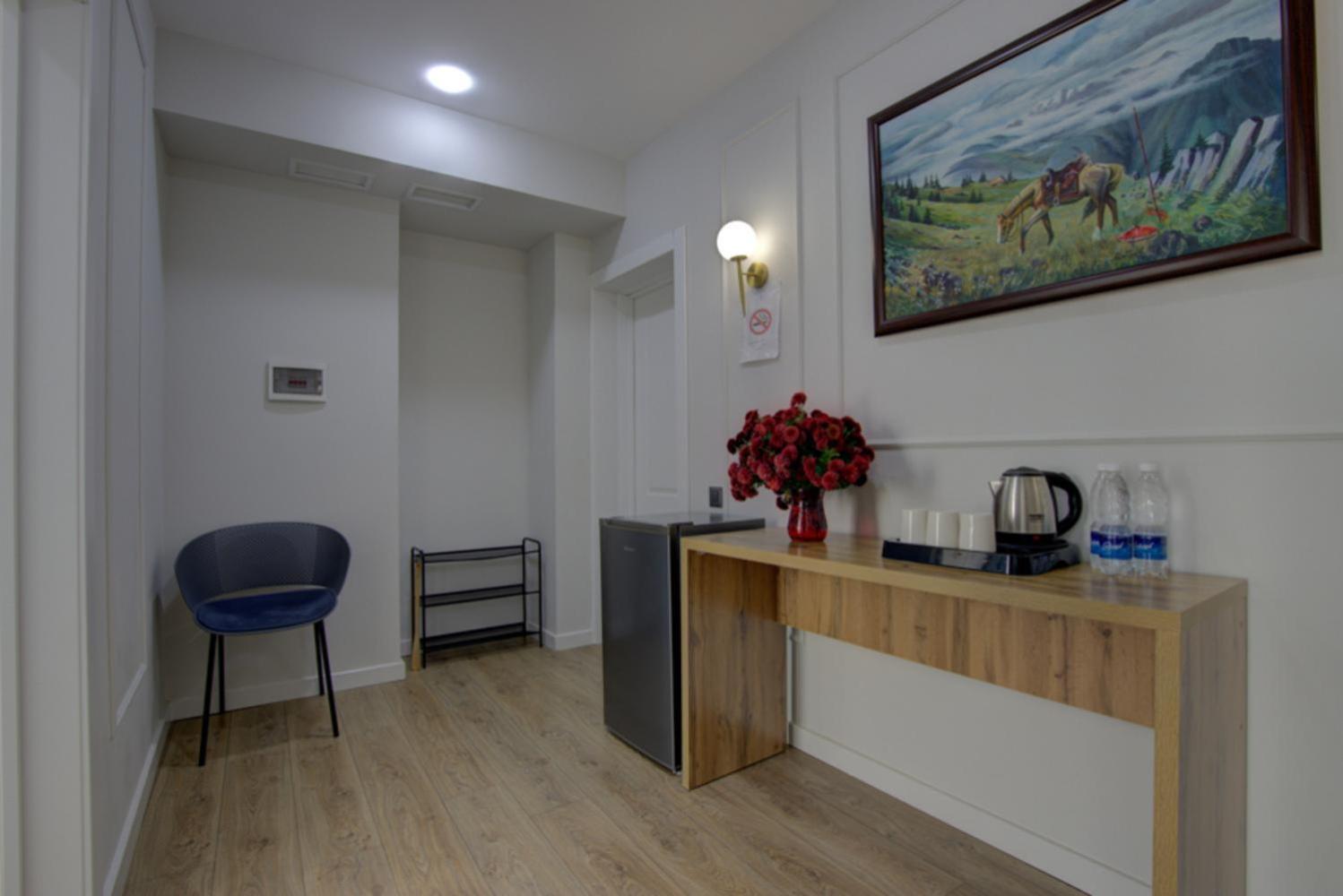 Aisha Hotel Бишкек Экстерьер фото
