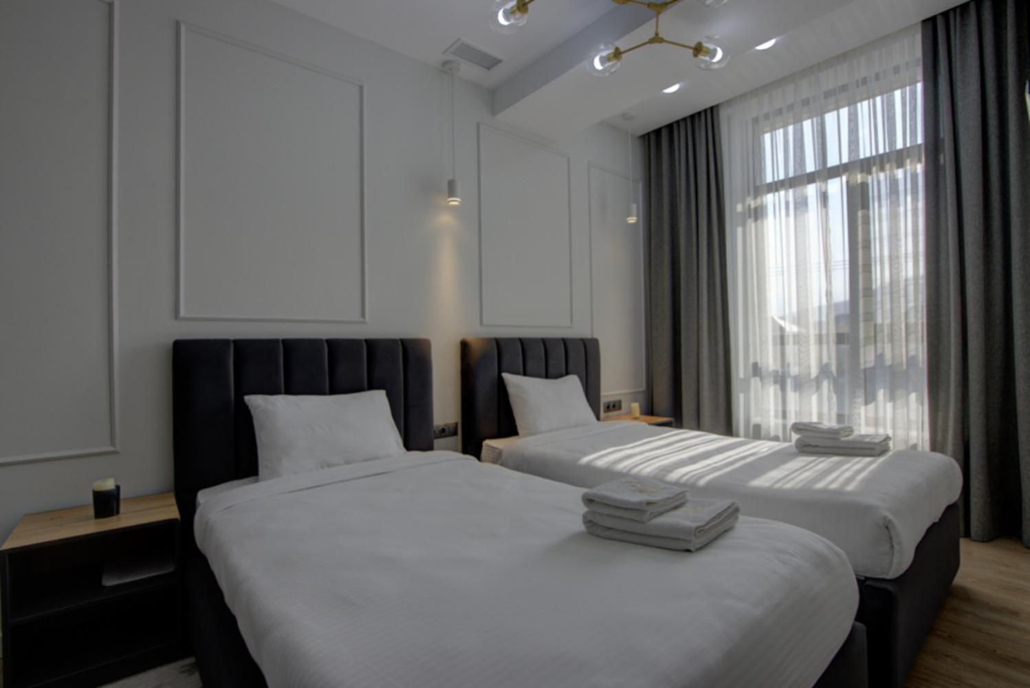 Aisha Hotel Бишкек Экстерьер фото
