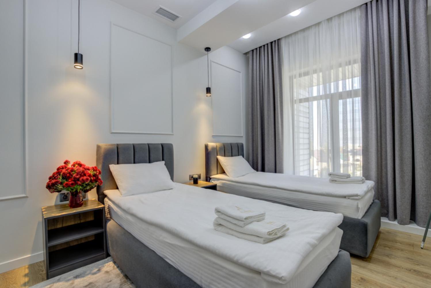 Aisha Hotel Бишкек Экстерьер фото