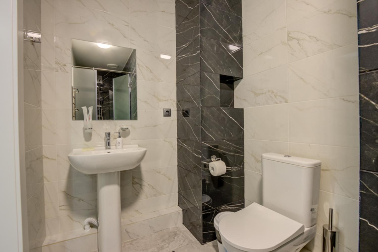 Aisha Hotel Бишкек Экстерьер фото