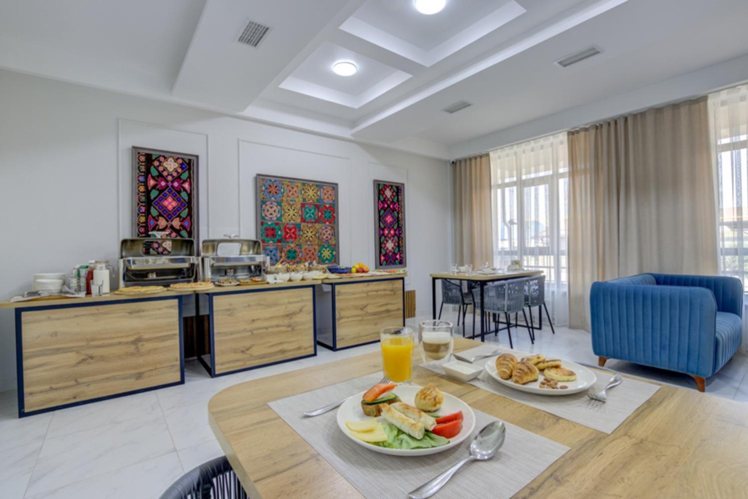 Aisha Hotel Бишкек Экстерьер фото