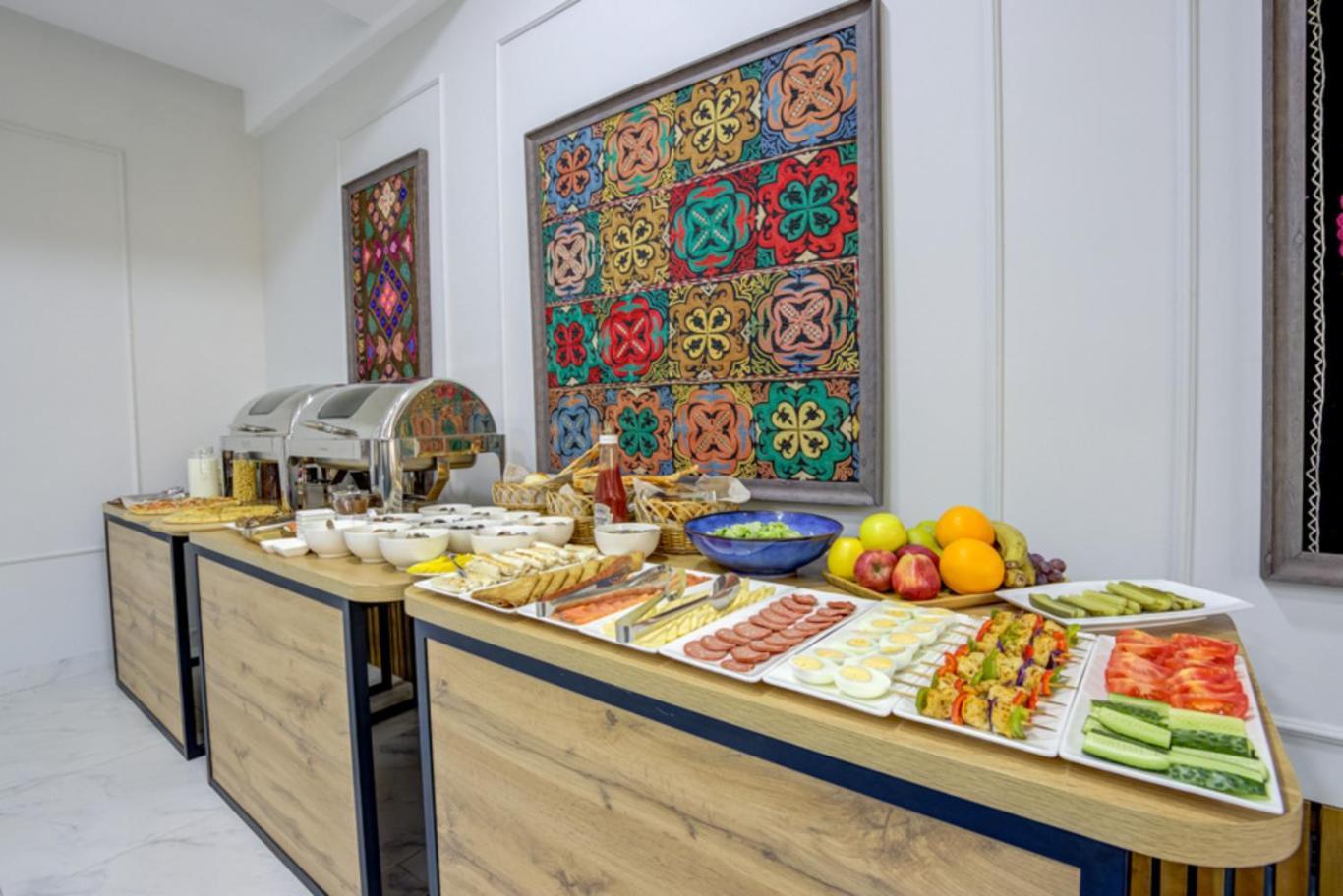 Aisha Hotel Бишкек Экстерьер фото